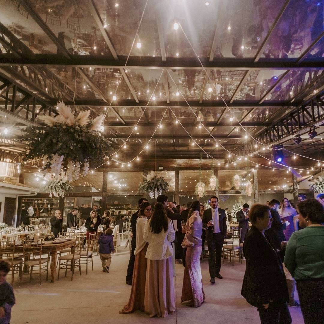Illuminated wedding reception in the hall of Casarão Penedo