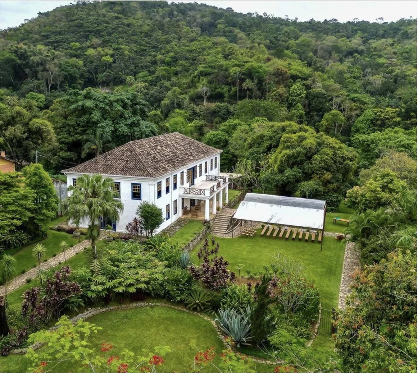 Drone aerial view of Casarão Penedo showing gardens and outdoor areas