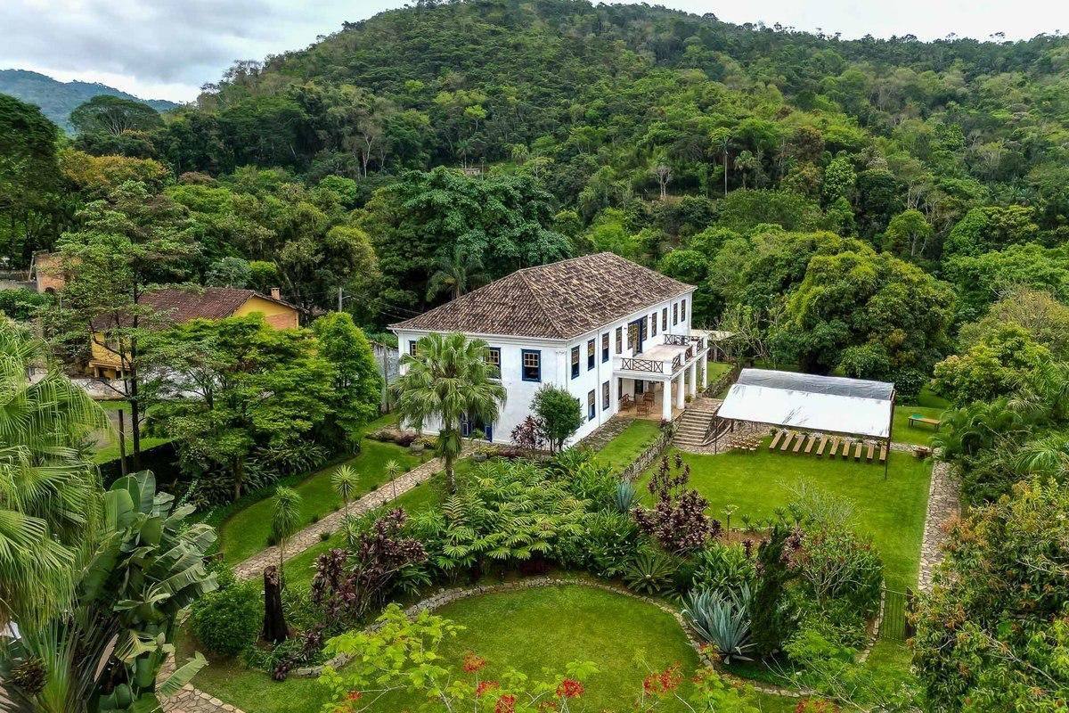 Aerial view of Casarão Penedo with gardens and mountains